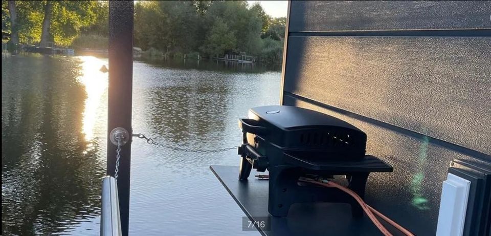 Ferienwohnung festliegend, Luxus-Hausboot mit Sauna in Zierzow