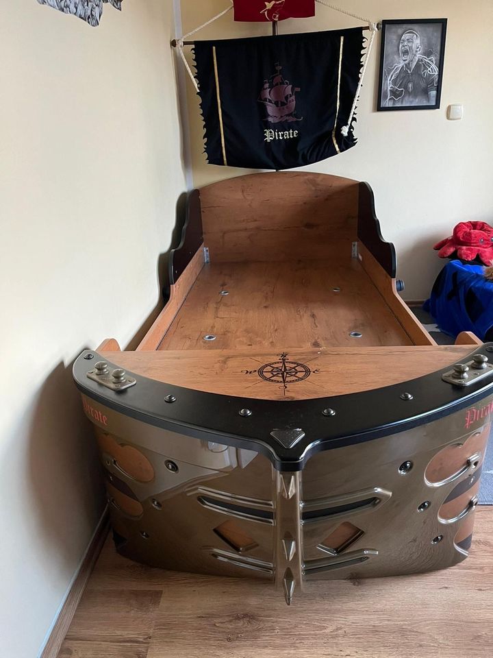 Piratenbett ohne Matratze in Schkopau