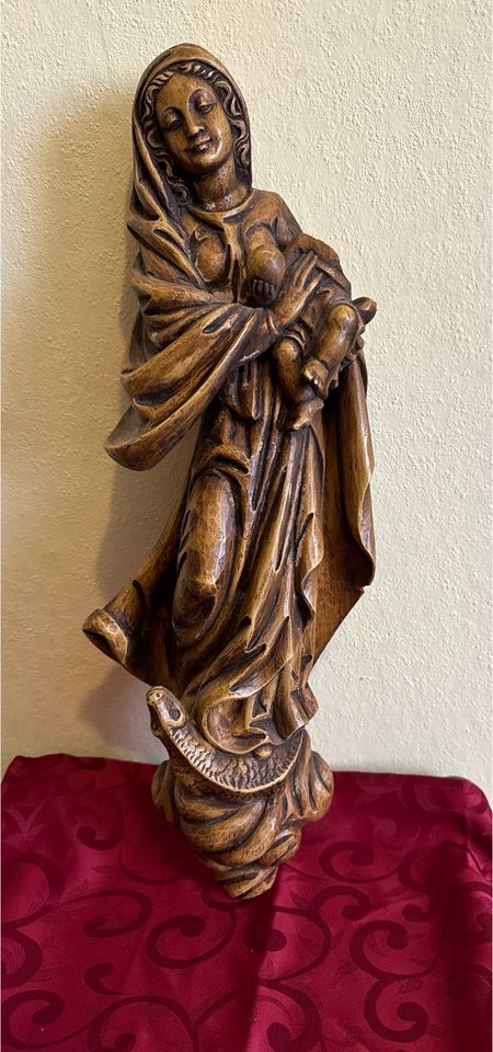 Holzfigur Schnitzerei Heiligenfigur Madonna Maria in Großaitingen