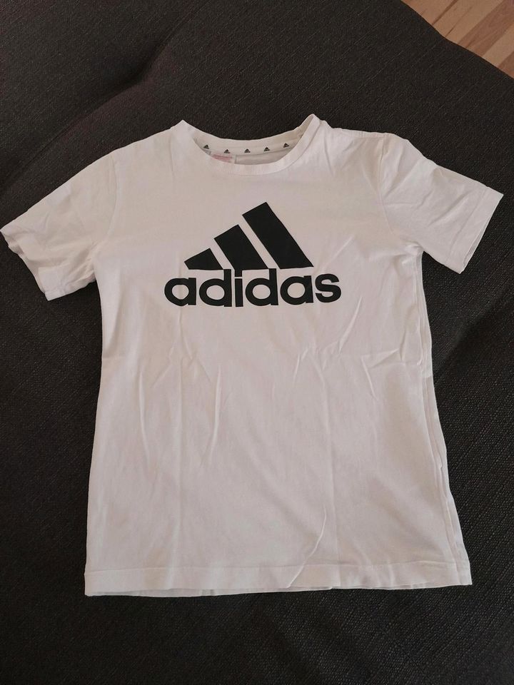 Adidas  T Shirt Gr.164 in Berlin