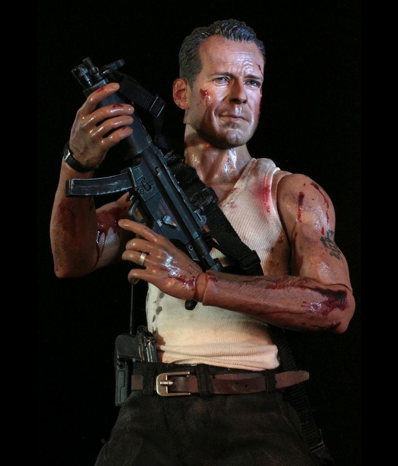 Ich suche Bruce Willis Stirb Langsam (1988) 1/6 custom figur in Arnstadt