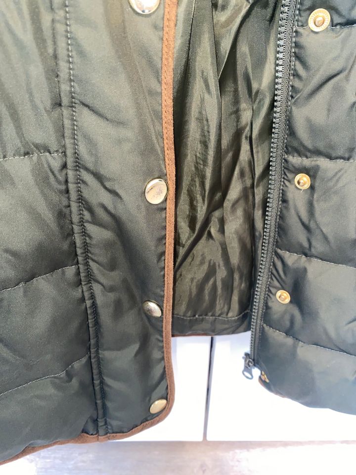 Kurze Daunenjacke in Khaki ohne Kapuze von Vero Moda in Steinheim