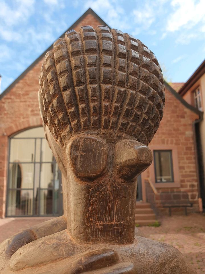 Afrika Schnitzarbeiten Skulptur Holzarbeiten Antiquitäten Figur in Zellingen