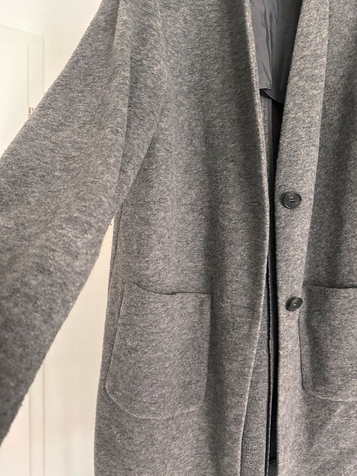 Uniqlo Mantel L grau 31% wolle Jacke Jäckchen in Fellbach