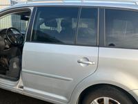 VW Touran 1T Türe Hinten Links Silber LA7W Highline Baden-Württemberg - Göppingen Vorschau