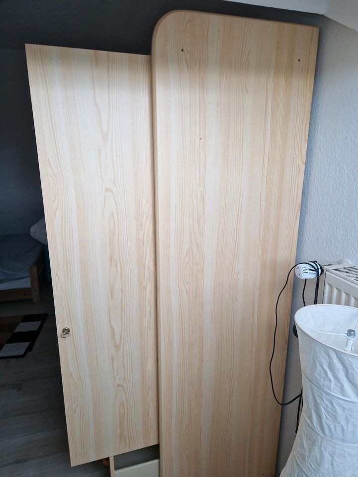 Kleiderschrank Massiv Holz in Kempen