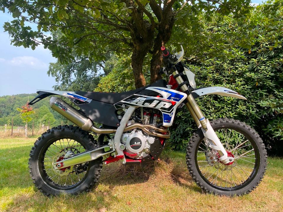 AJP SPR 310 R Enduro Modelljahr 2024, sofort verfügbar in Bielefeld