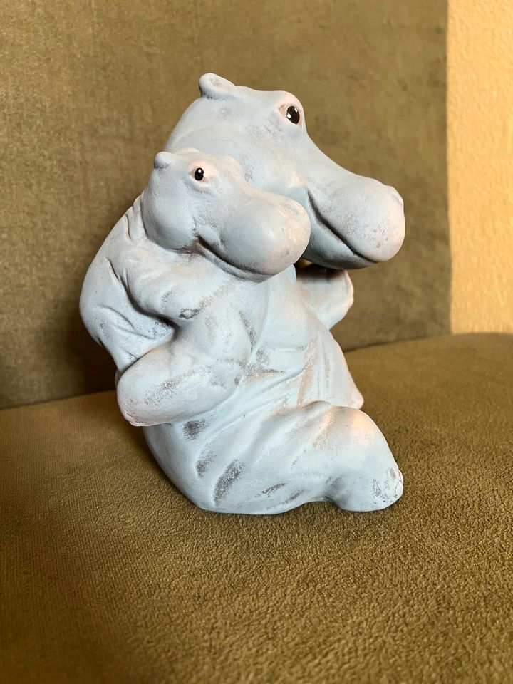 Nilpferd-Figur 20 cm mit Baby-Hippo sitzend Ton/Steingut in Homburg