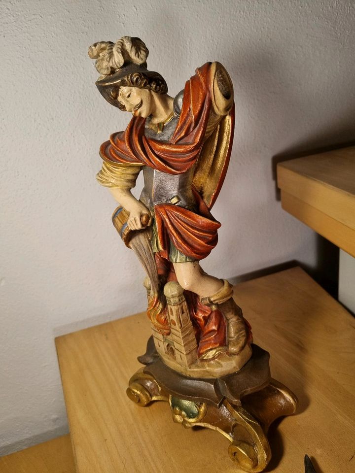 HEILIGER FLORIAN HANDGESCHNITZT HOLZFIGUR HEILIGENFIGUR ALT DEKO in Kumhausen