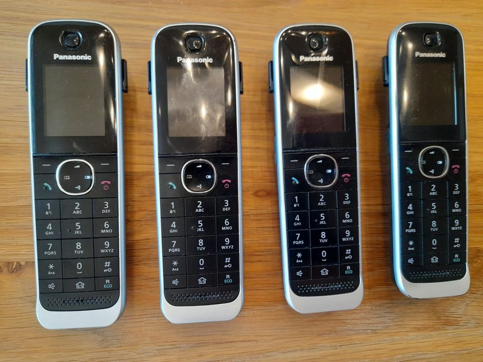 4 Festnetz-Telefone Panasonic KX-TGJ323 mit integriertem AB in Schönaich
