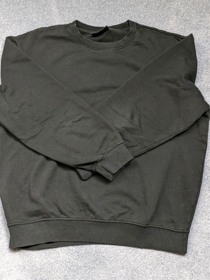 H&M Sweatshirt, schwarz, Größe M, Preis inklusive Versand in Biederitz