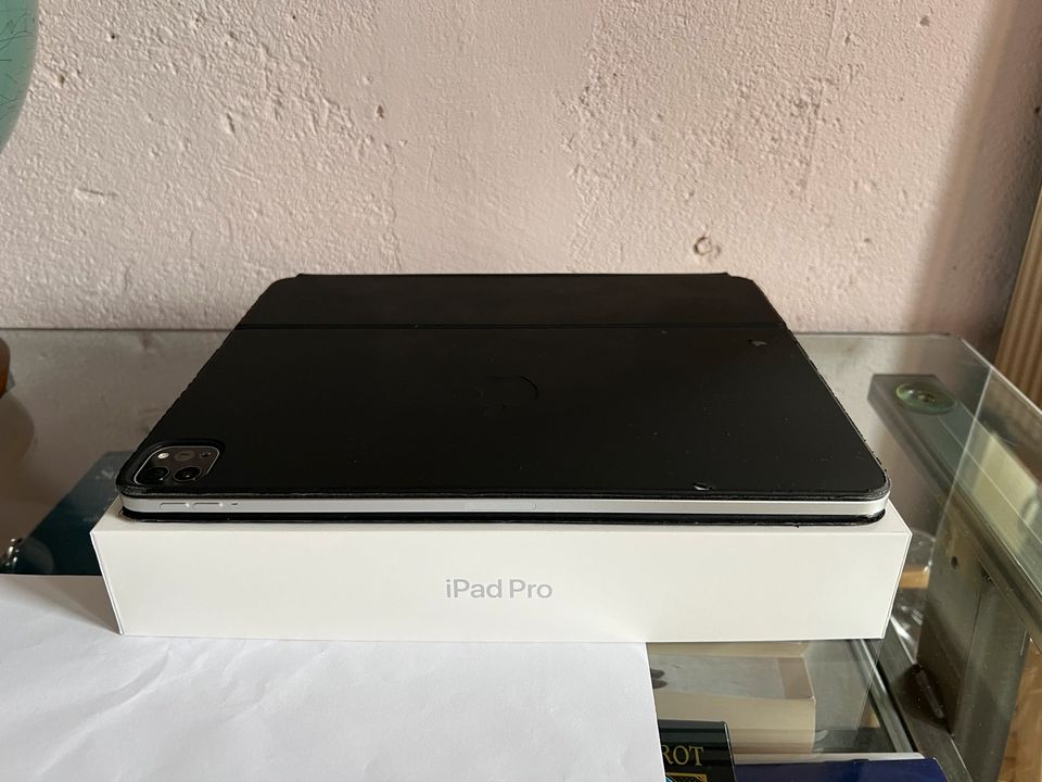 iPad Pro (12,9 Zoll, 4. Generation) Silber + Magic Keyboard + Pen in Berlin