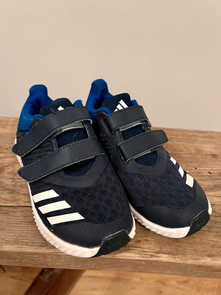 Turnschuhe Adidas Gr. 30 in Bad Lausick