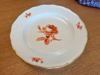 Meissen Rose (?) in Orange Teller 24,5cm mit Goldrand München - Trudering-Riem Vorschau