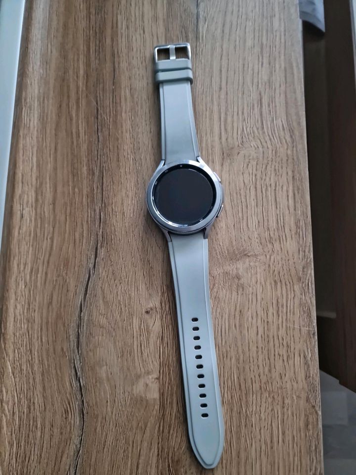 Samsung Galaxy Watch 4 LTE 46 mm in Silber in Belm