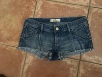 Kurze Jeans Shorts Hollister Gr. 26 (3) Hessen - Schlüchtern Vorschau