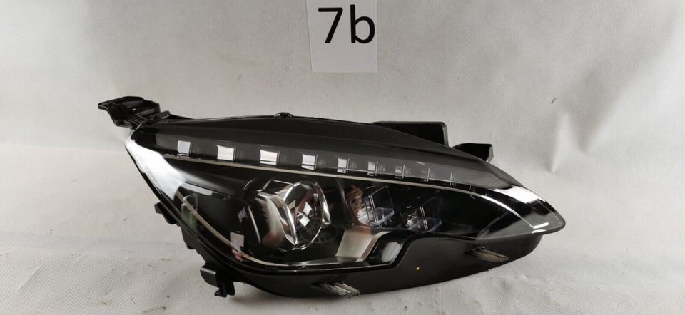 PEUGEOT 308 T9 SCHEINWERFER RECHTS VOLL LED FULL 9677832380 in Neu-Isenburg