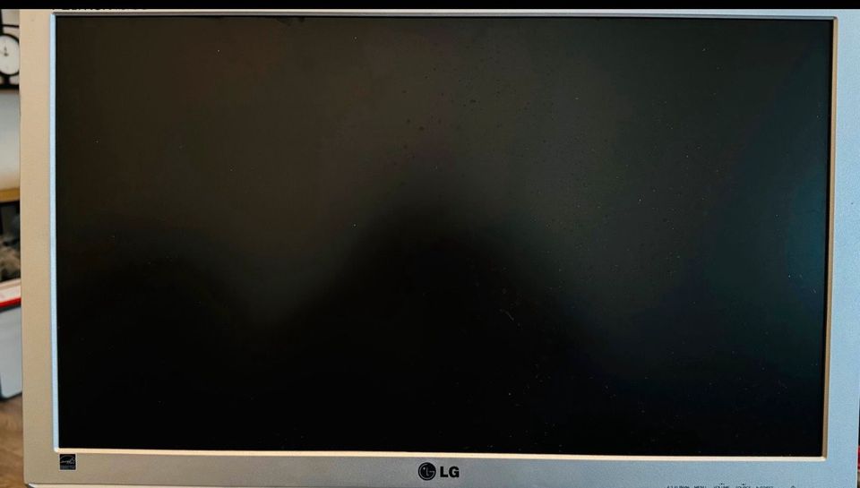LG Monitor-Bildschirm-Flatron W2442PE-SF in Nürnberg (Mittelfr)