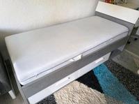 Kinderzimmer Bett Regal Schreibtisch Stuhl Matratze Sachsen - Radeberg Vorschau