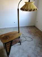 Antiker Tisch mit Lampe Niedersachsen - Soltendieck Vorschau