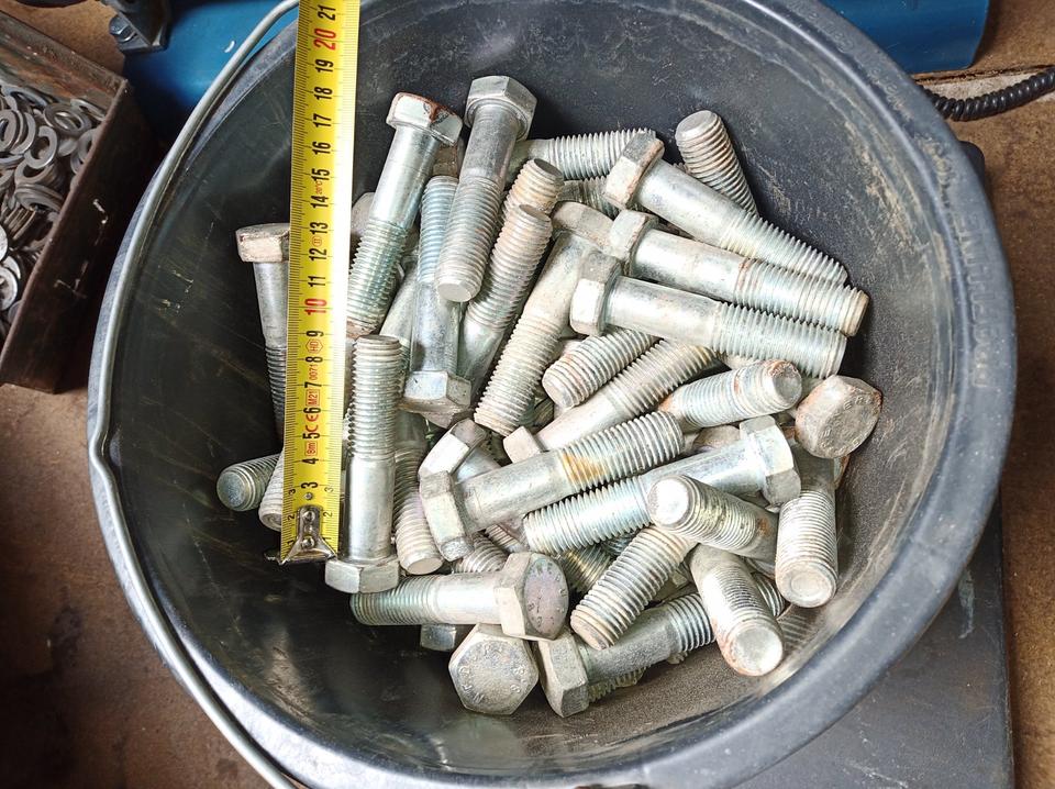 110 x Sechskantschraube M20 x 90mm verzinkt DIN 931 in Radeberg