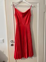 Kleid Gr. S, Spaghetti Träger, Faltenrock Closet rot München - Ludwigsvorstadt-Isarvorstadt Vorschau