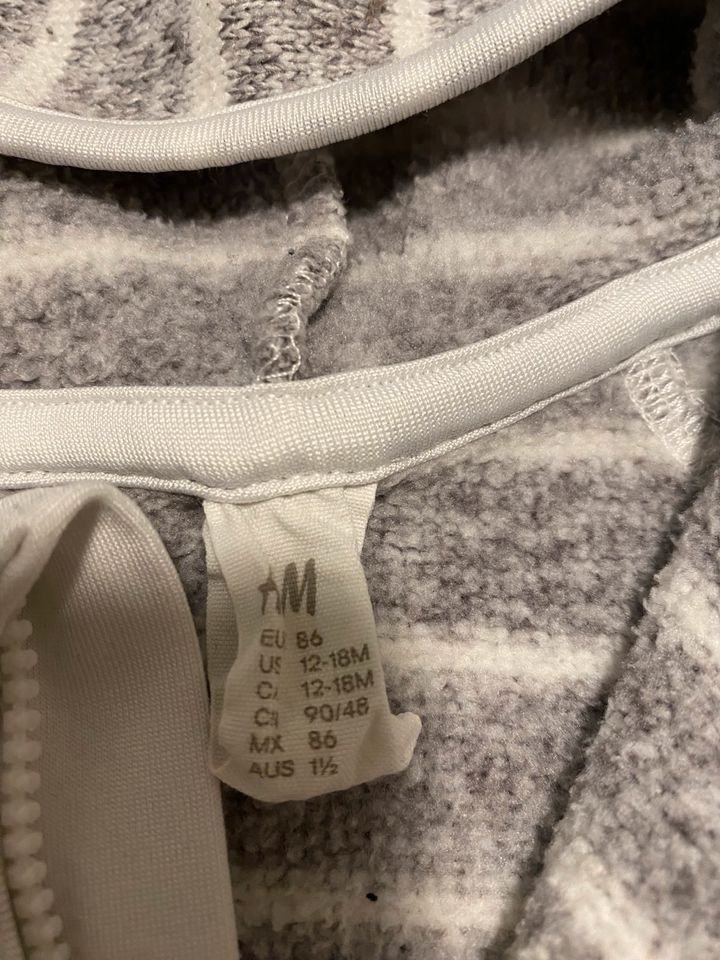 Fleecejacke grau gestreift H&M Größe 86 in Schriesheim