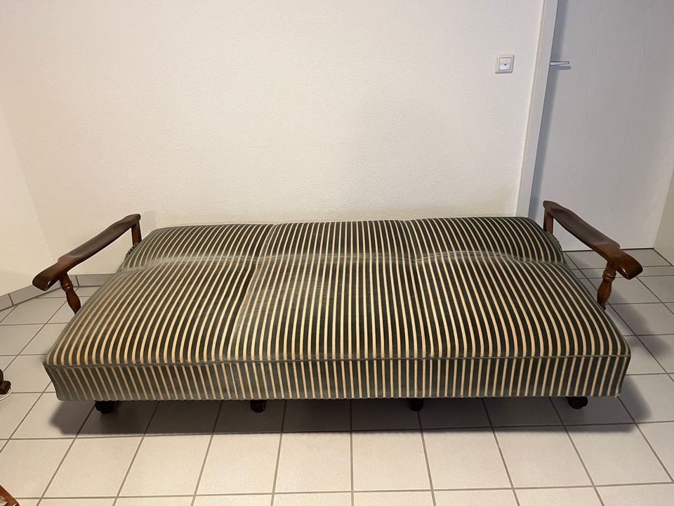 Antikes Schlaf-Sofa/ Couch mit Bettkasten in Wehr