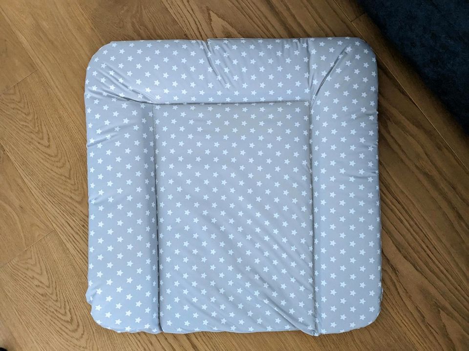 Neu -Alvi Wickelauflage pvc grau mit Sternen 69cm Wickelunterlage in  Buchholz-Kleefeld - Hannover Groß Buchholz | Babyausstattung gebraucht  kaufen | eBay Kleinanzeigen ist jetzt Kleinanzeigen