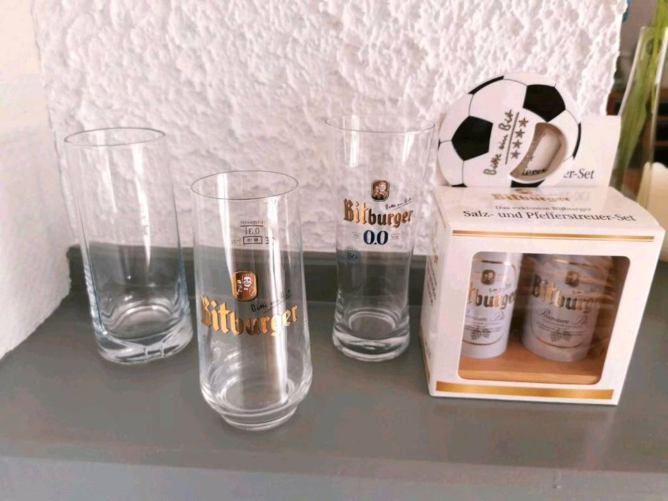 Bitburger Gläser mit Sammelsurium in Wallerfangen