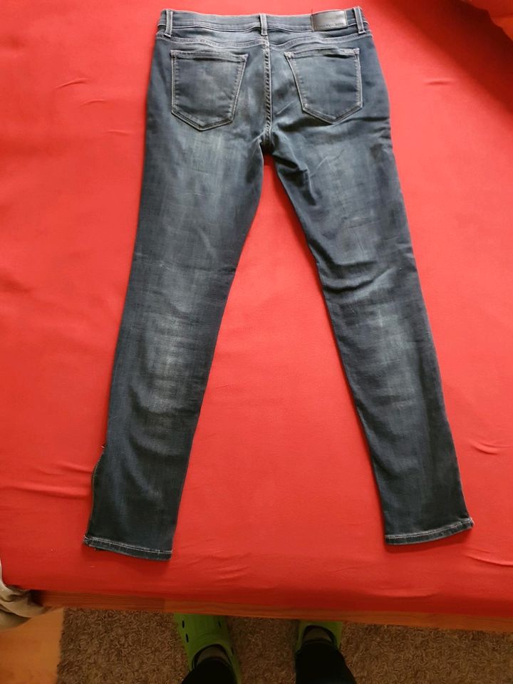 Stylische Jeans Calvin Klein, Skinny W28 L32 in Frankfurt am Main