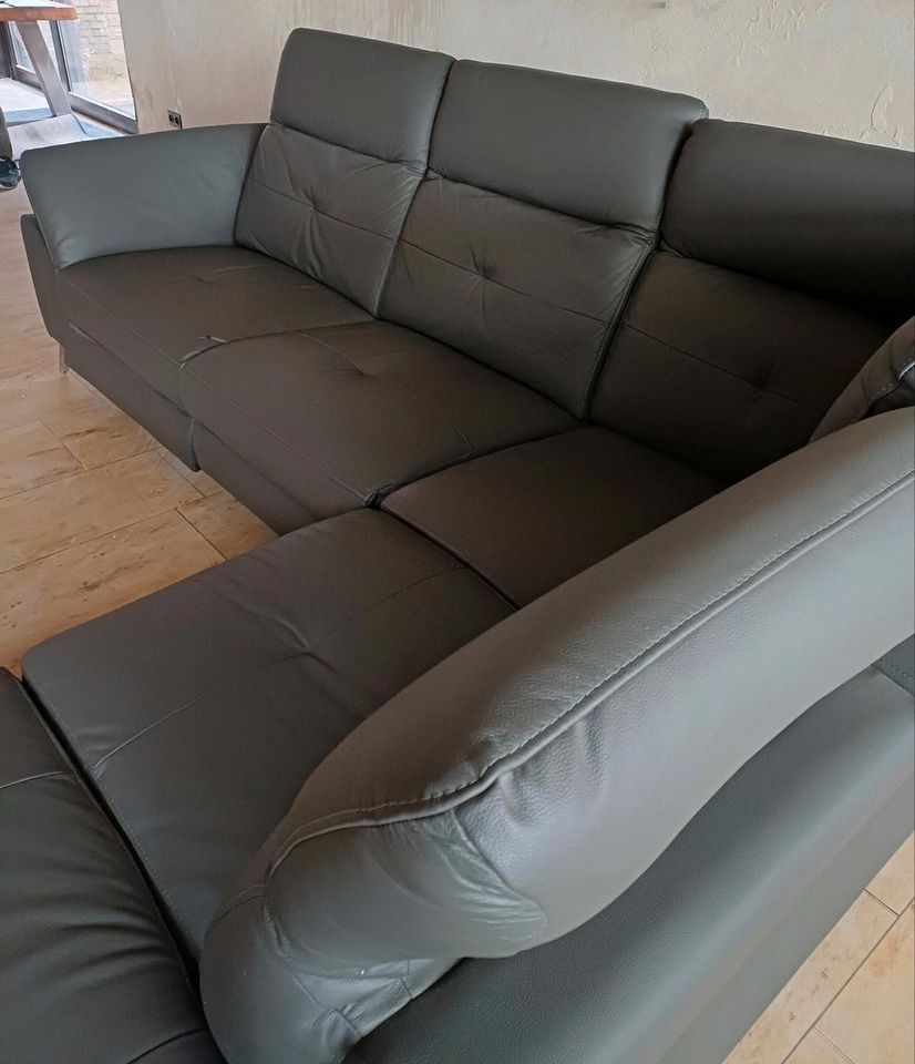 Schwarze Ledercouch, Relaxfunktion, elektrisch, Couch, Leder in Castrop-Rauxel