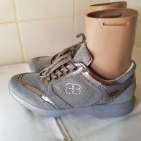 Uno due tre Sneakers Sportschuhe Schnürschuhe Echtleder Gr. 40 Nürnberg (Mittelfr) - Oststadt Vorschau