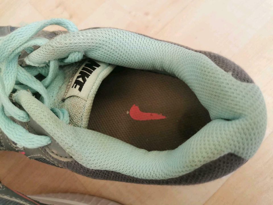 Turnschuhe Nike Größe 41 in Kriftel