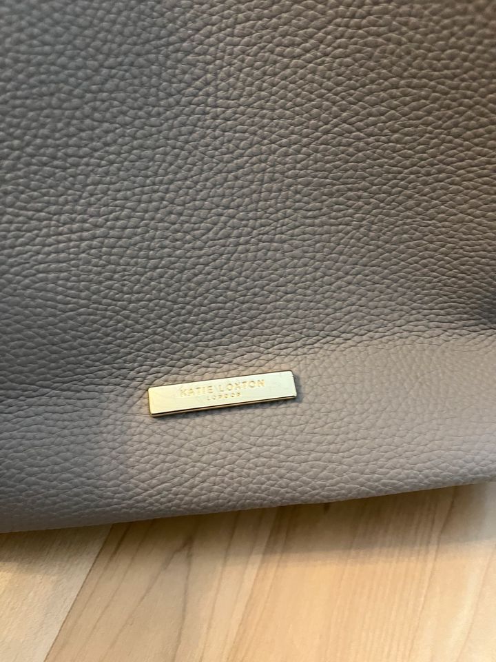 Leder Tasche zum umhängen Grau Katie Loxton in Rockenberg