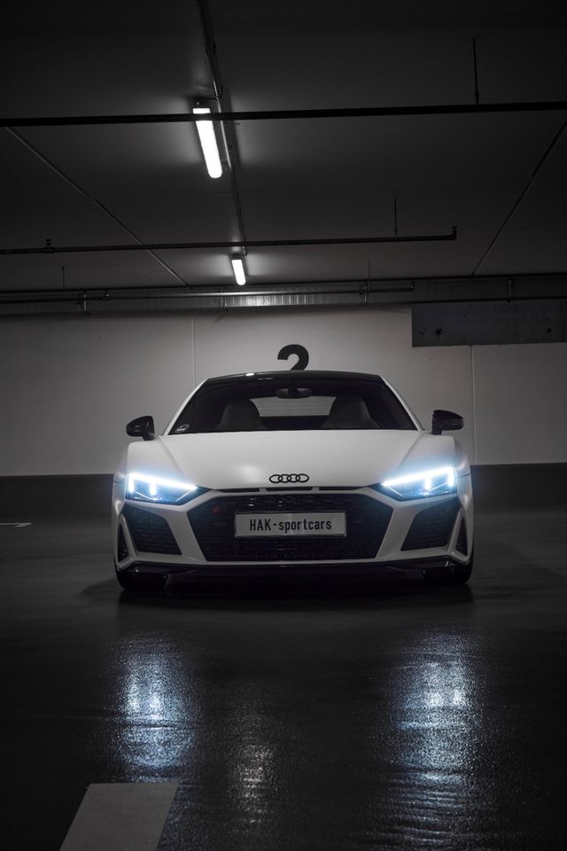 Audi R8 Coupe Quattro V10 mieten Sportwagen leihen Autovermietung Rent Hochzeitsauto Vermietung Autovermietung in Köln