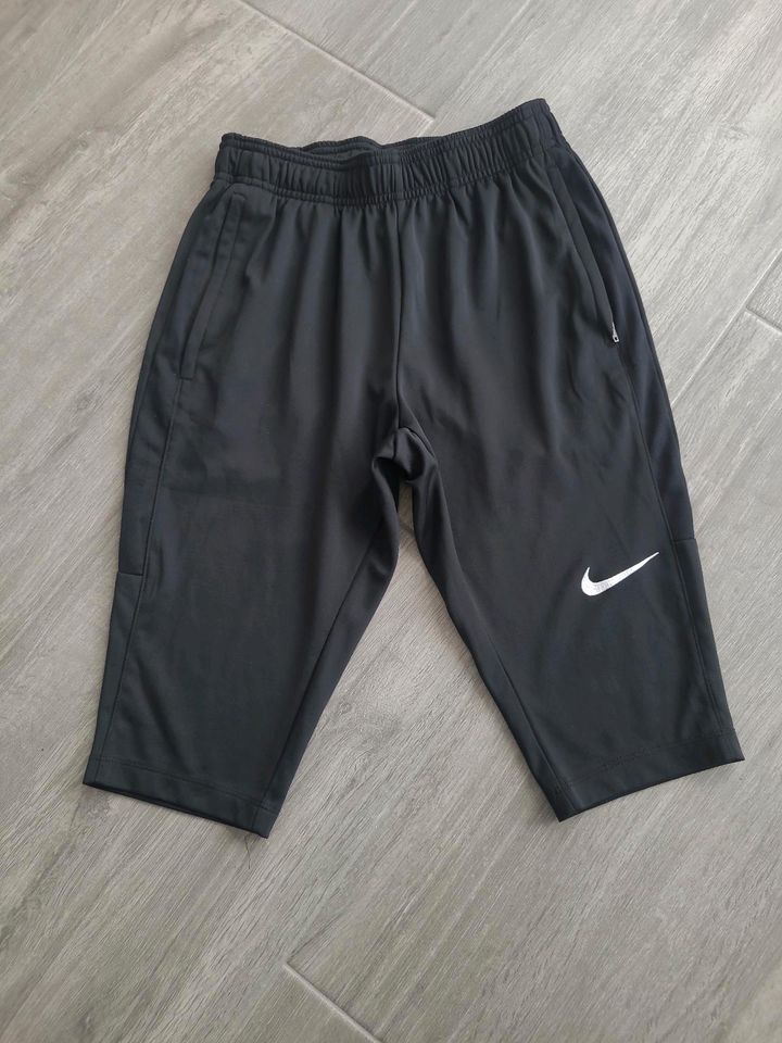 Kinder Sport Hose Nike  Gr.134/140 Top Zustand! in Wolfhagen 