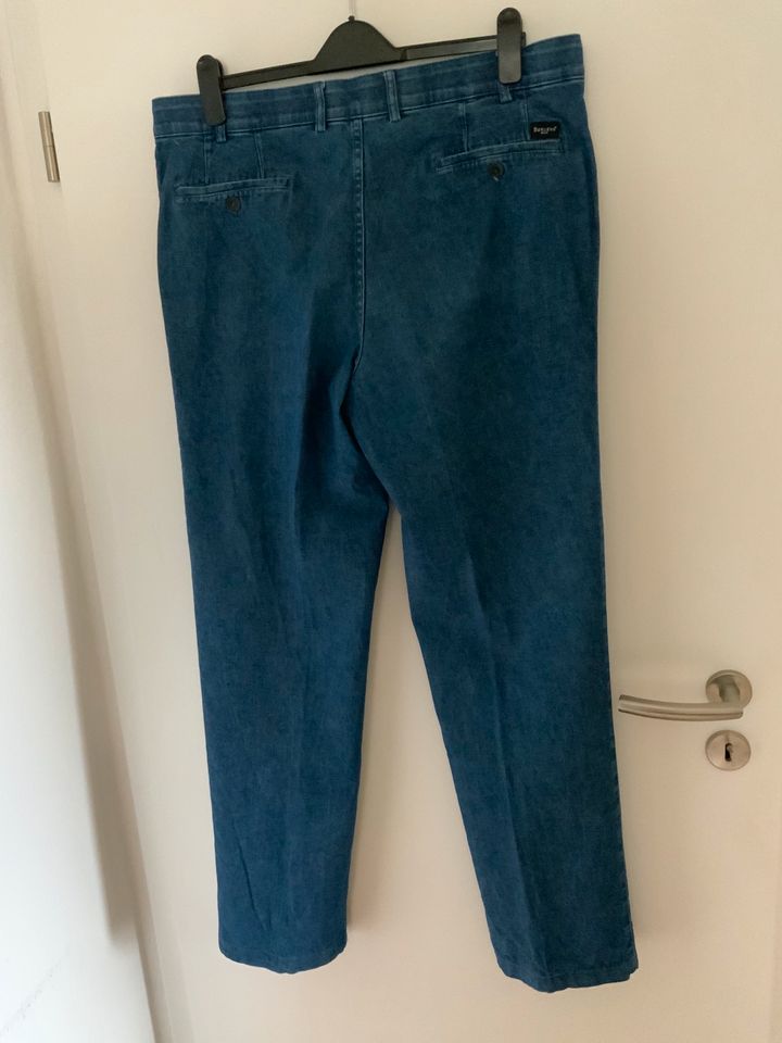 Herren Jeanshose Größe 54 in Vellmar