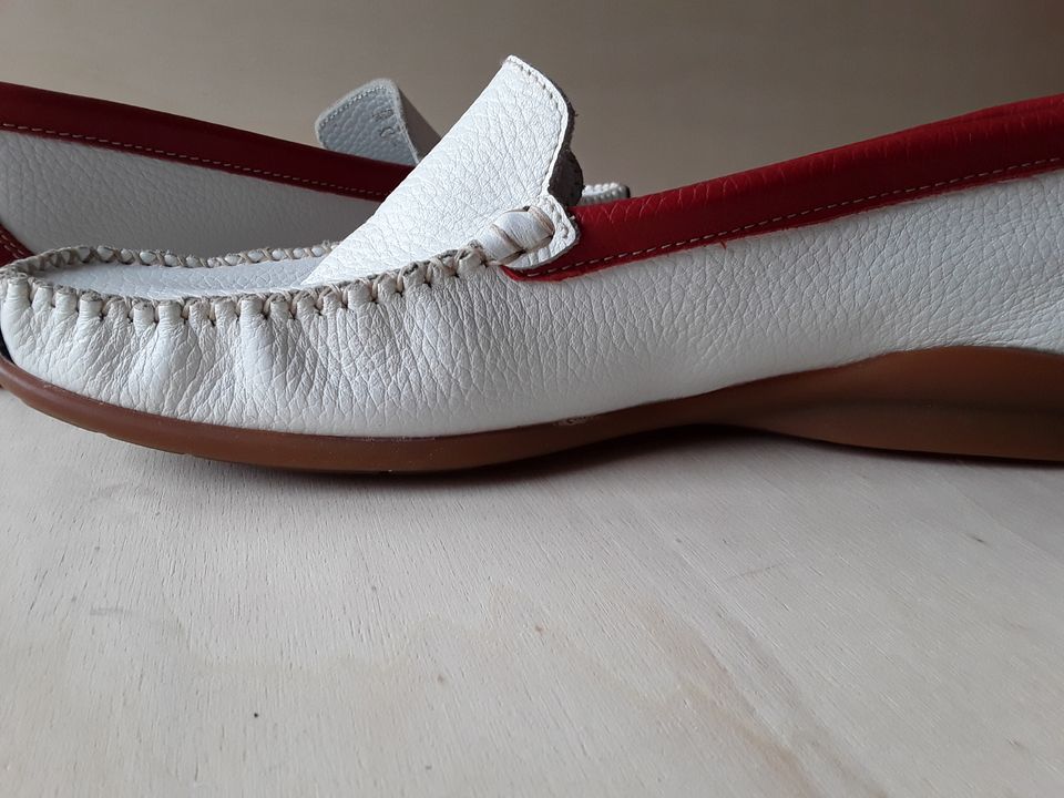 Neue Tamaris Leder Schuhe Slipper Gr 42 in Holle