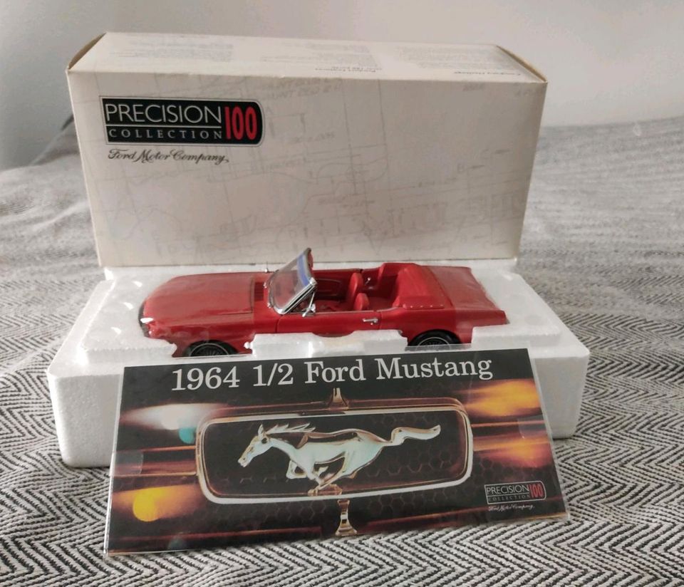 Ford Mustang 1964 1/2 Modellbau aus USA? 1:18 in Frankfurt am Main