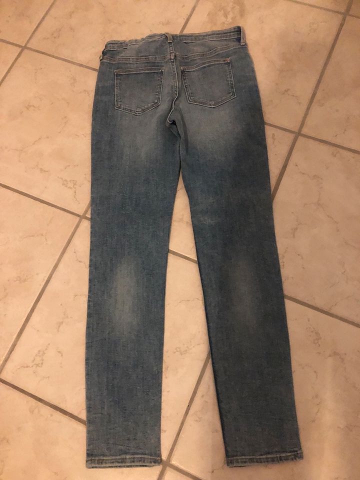 H&M Jeans mit Glitzersteinchen Gr 152 in Ellerau 