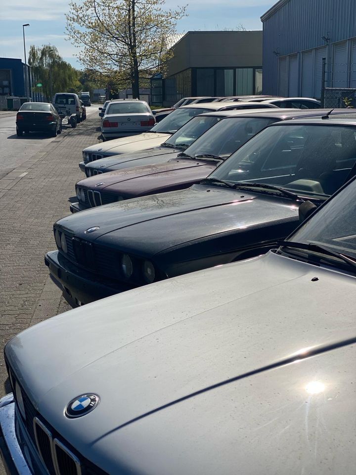 BMW E30 325 323 320 Zahnriemenwechsel Fachwerkstatt Vintage Cars in Grevenbroich