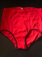 Damen Hose kurz rot Gr 38 mit Spitzenrand Sport Mischgewebe Aachen - Kornelimünster/Walheim Vorschau