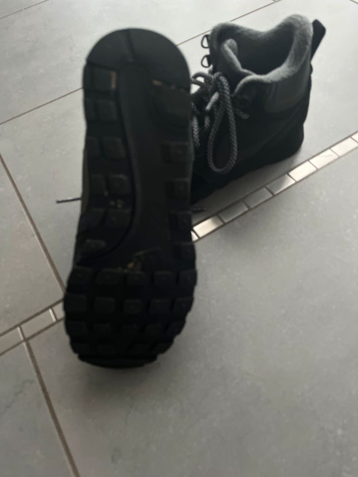 Nike Schuhe schwarz, Größe 38 in Litzendorf