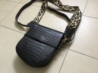 Tasche Umhängetasche NEU Leder schwarz Kroko-Optik Kr. München - Ismaning Vorschau