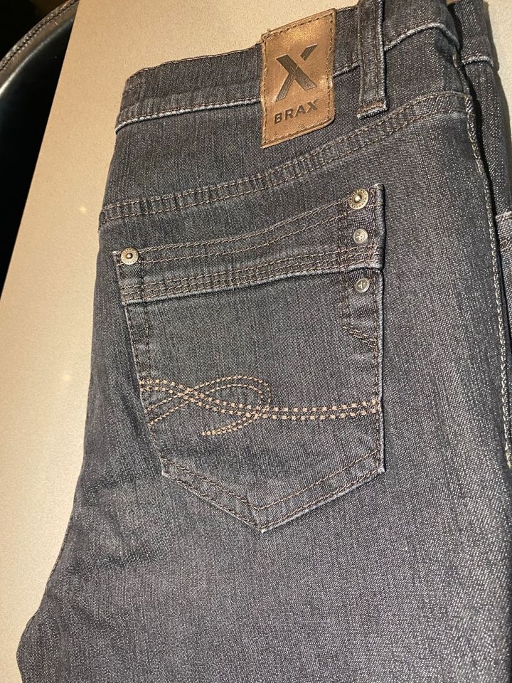 NEU Etikett BRAX Hose Jeans schwarz 38 K in Offenbach