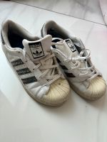 Adidas kinder Schuhe weiß Größe 35 mit Glitzer Nordrhein-Westfalen - Düren Vorschau