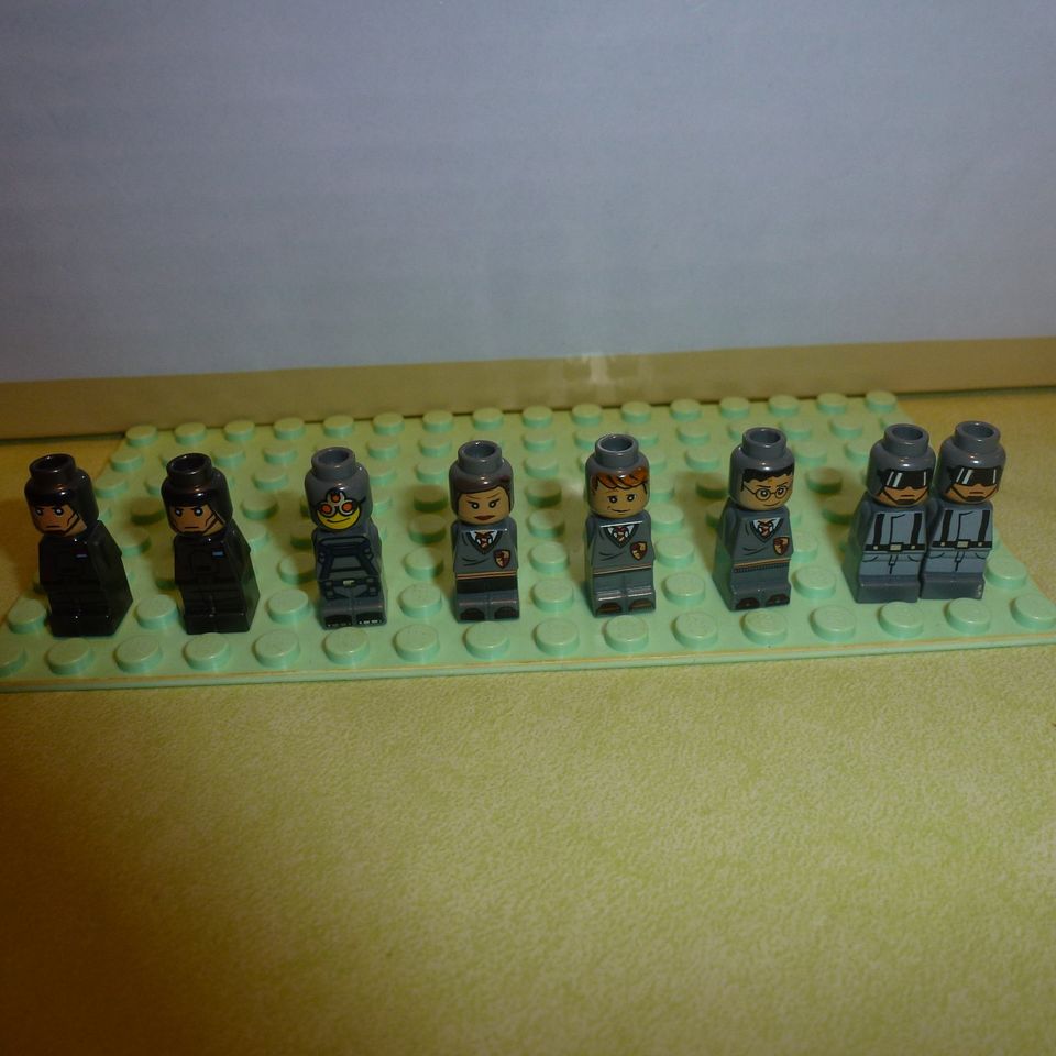 64 LEGO Microfiguren aus verschiedenen Bereichen/Genres in Witzeeze