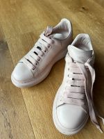 Coole Sneaker in rosé von Alexander McQueen Baden-Württemberg - Öhringen Vorschau