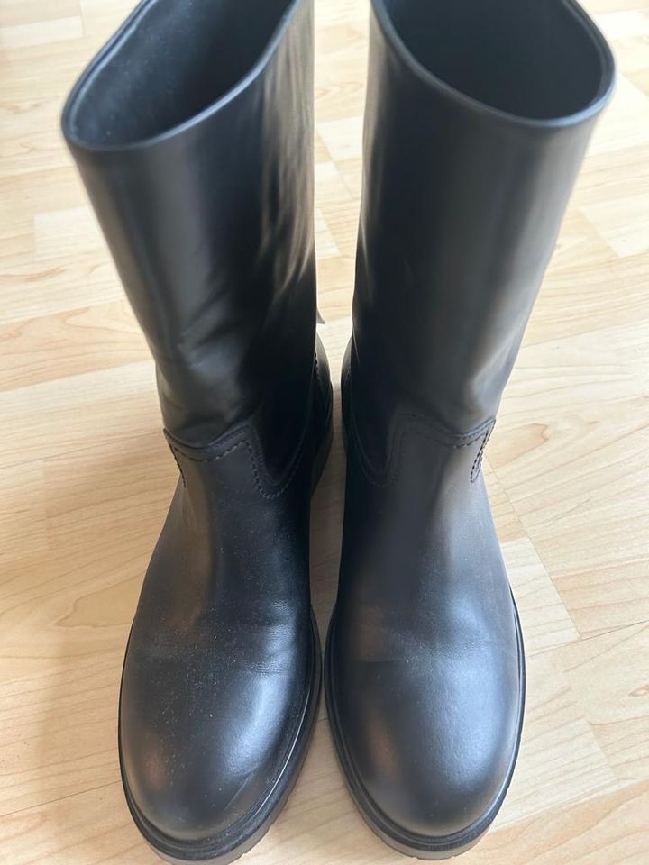 Giorgio Armani Boots Gr. 38 schwarz Leder Neu Stiefelleten in Düsseldorf